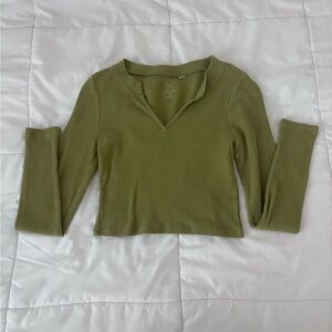 Green long sleeve crop top